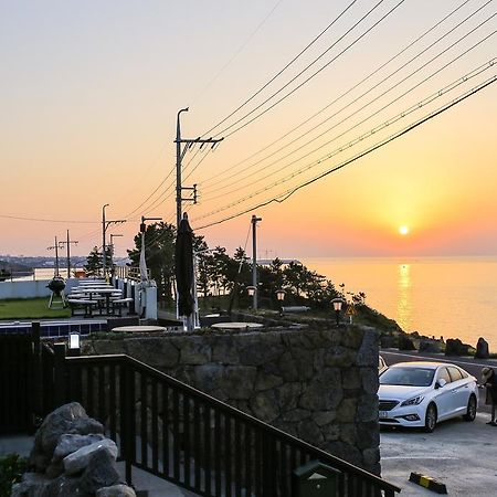 Plumeria Pension Чеджу Екстериор снимка