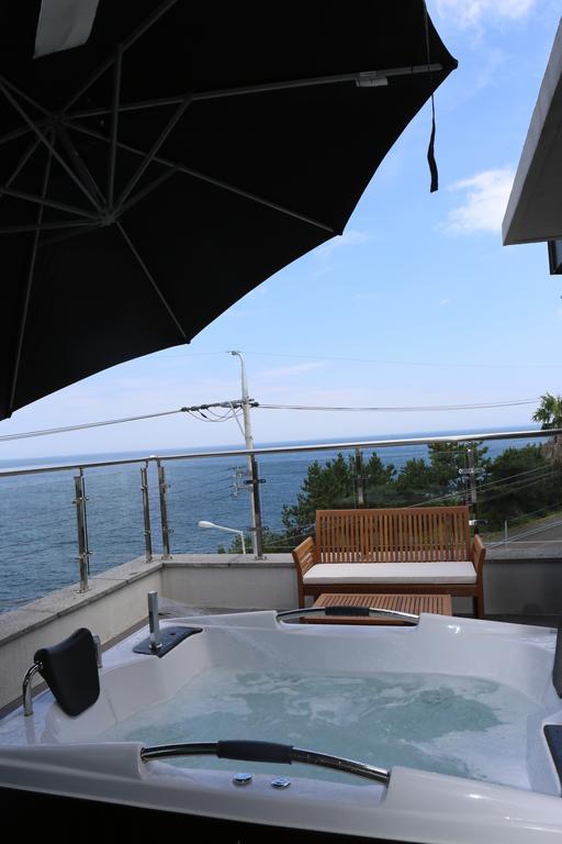 Plumeria Pension Чеджу Екстериор снимка