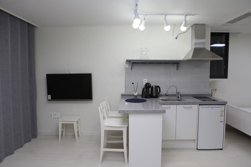 Plumeria Pension Чеджу Екстериор снимка