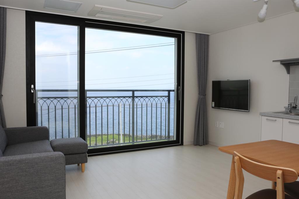 Plumeria Pension Чеджу Екстериор снимка