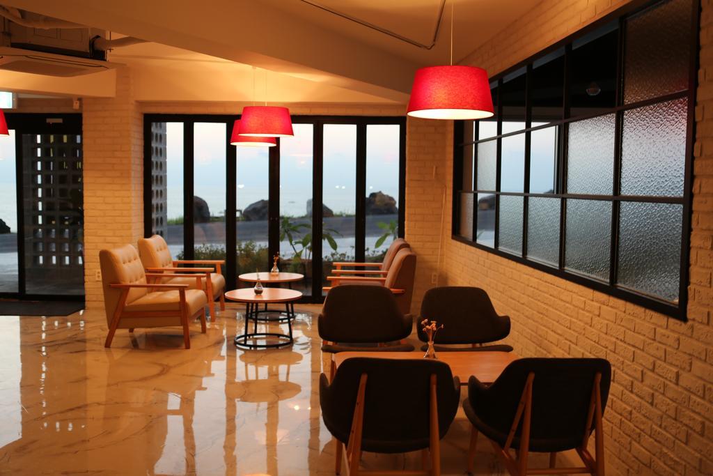 Plumeria Pension Чеджу Екстериор снимка