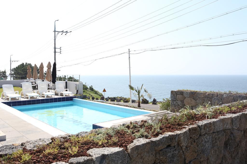 Plumeria Pension Чеджу Екстериор снимка