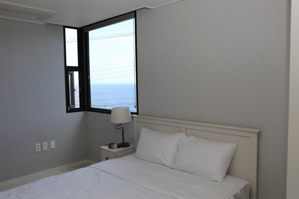 Plumeria Pension Чеджу Екстериор снимка