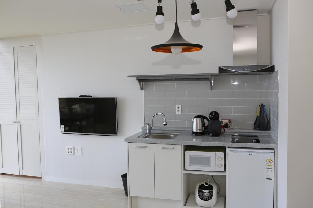 Plumeria Pension Чеджу Екстериор снимка