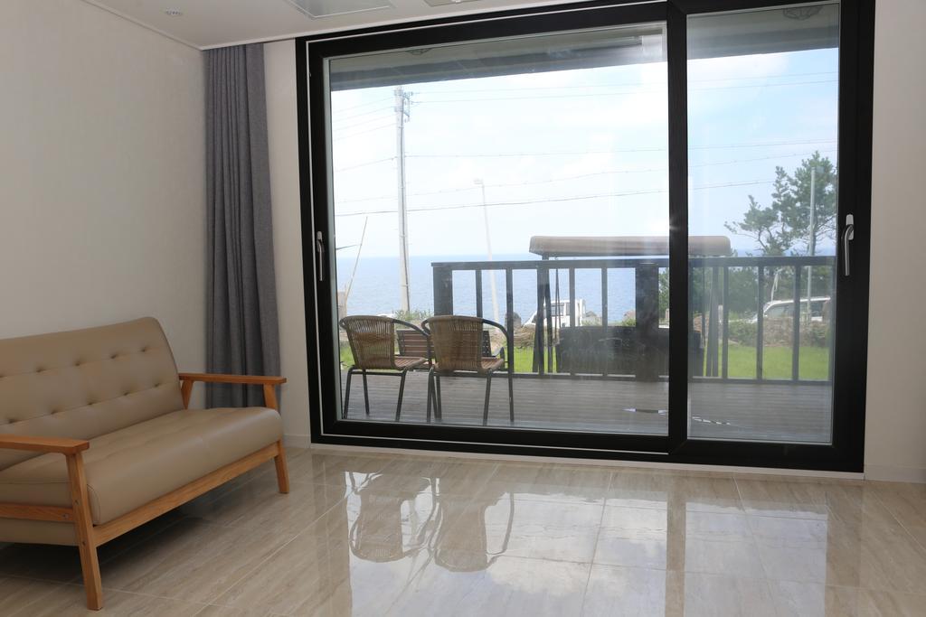 Plumeria Pension Чеджу Екстериор снимка