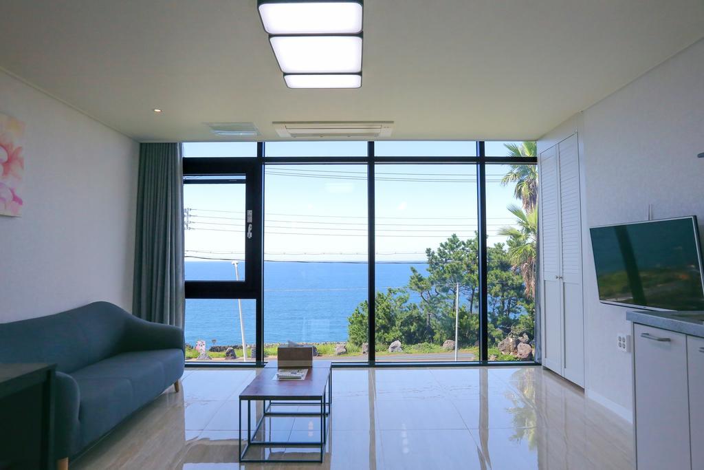 Plumeria Pension Чеджу Екстериор снимка