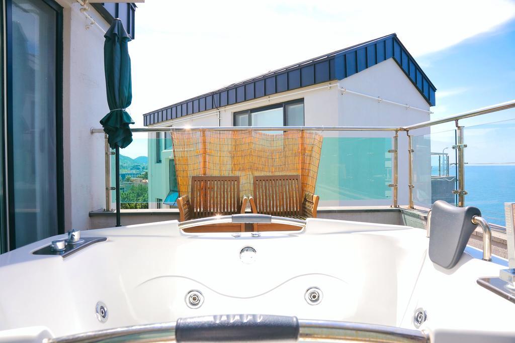 Plumeria Pension Чеджу Екстериор снимка