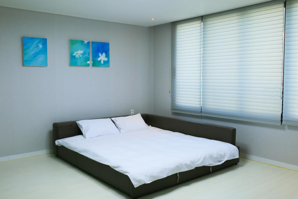 Plumeria Pension Чеджу Екстериор снимка